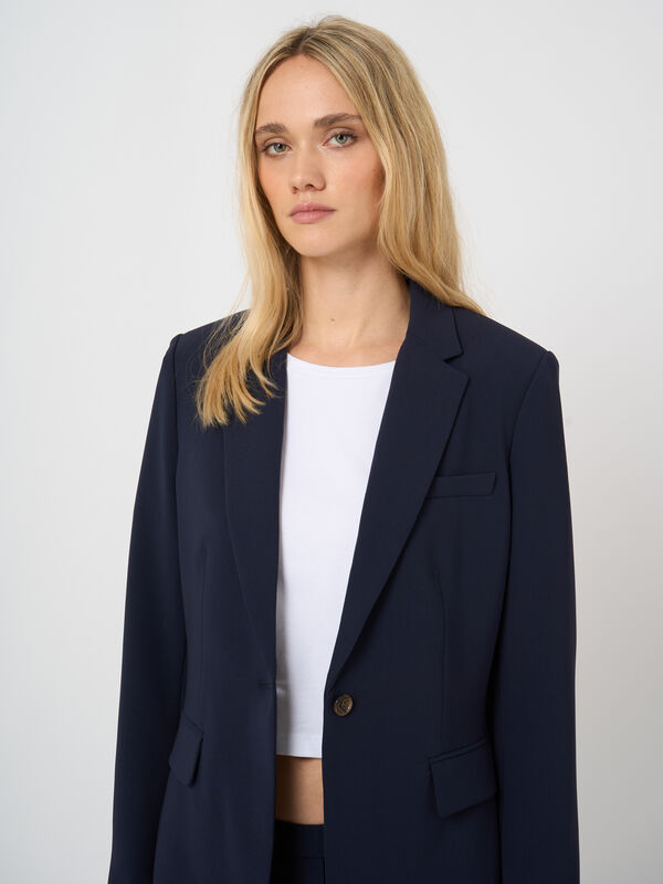 Women&rsquo;s wrinkle-resistant soalon tailored blazer image number 2