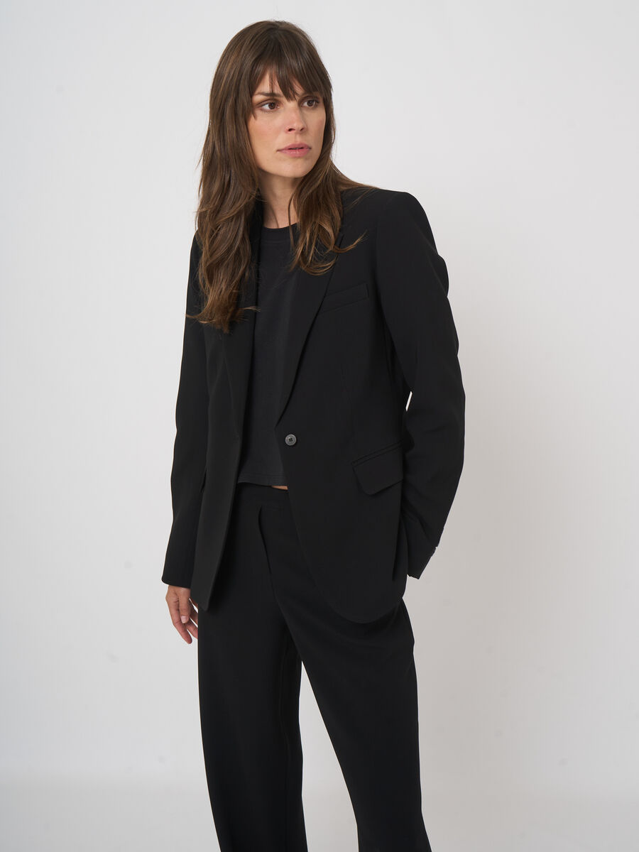 Women&rsquo;s wrinkle-resistant soalon tailored blazer image number 4