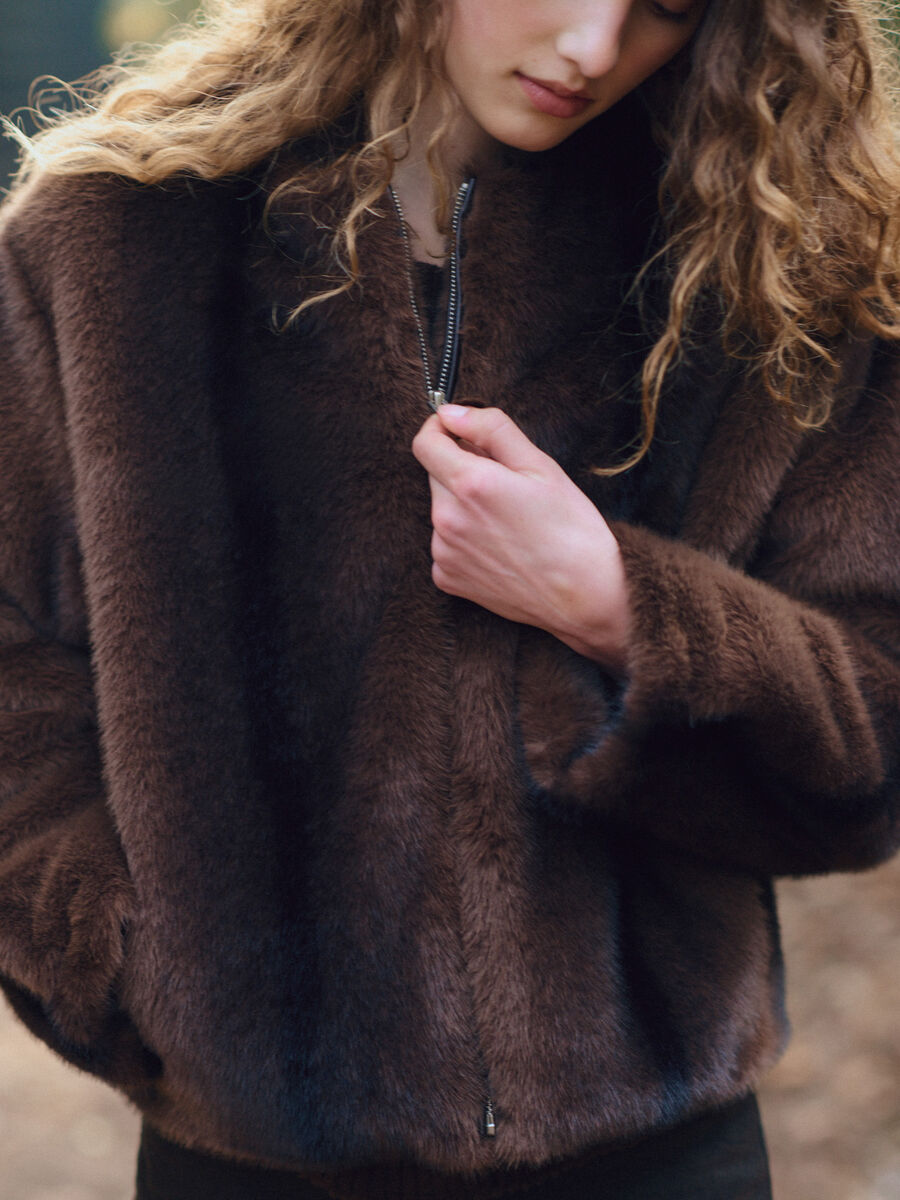 Weiche Faux-Fur-Jacke mit Rundhalsausschnitt image number 0