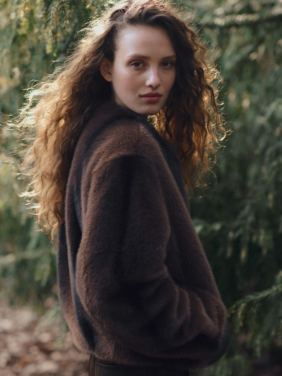 Weiche Faux-Fur-Jacke mit Rundhalsausschnitt image number 1