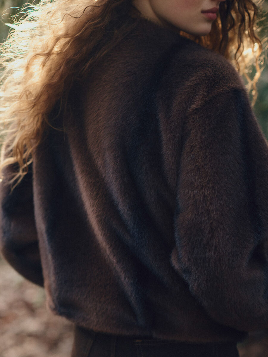Weiche Faux-Fur-Jacke mit Rundhalsausschnitt image number 2