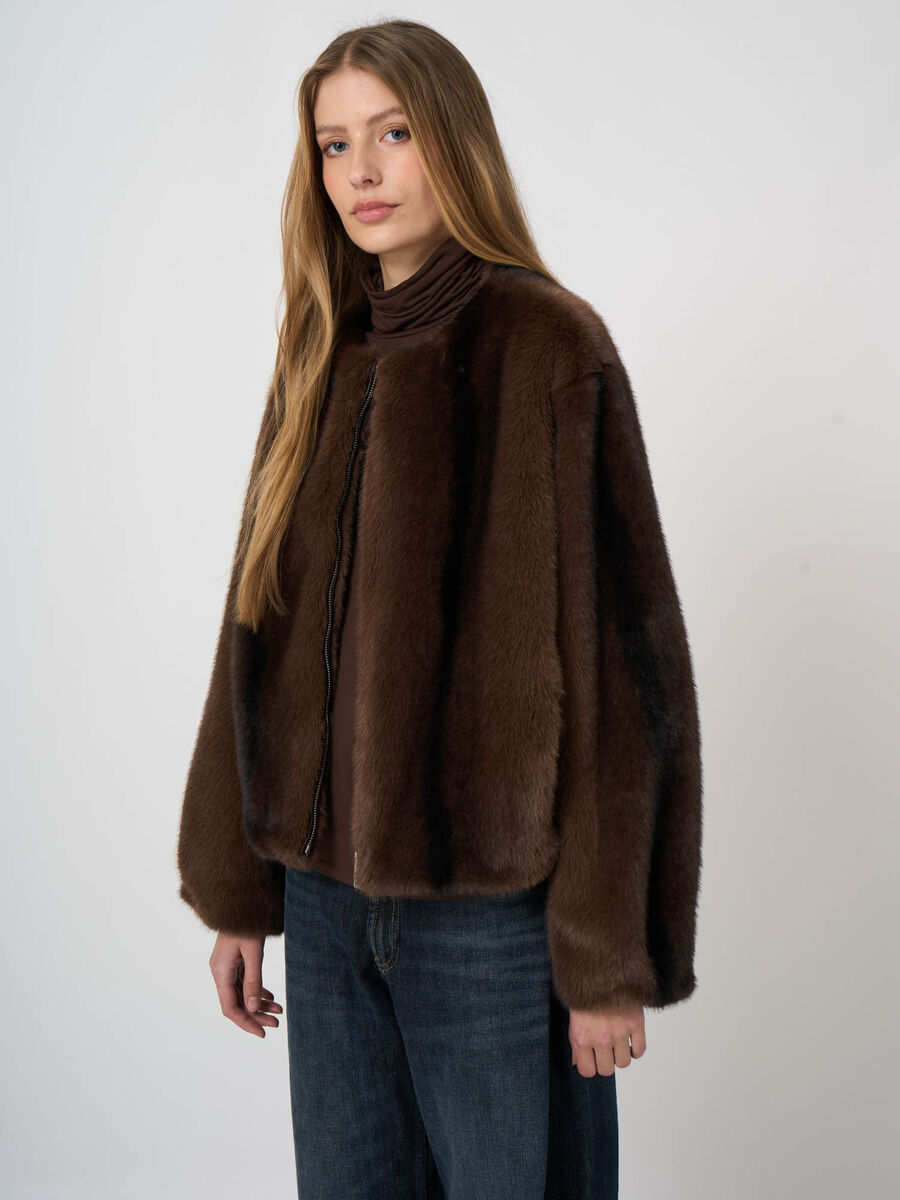 Weiche Faux-Fur-Jacke mit Rundhalsausschnitt image number 5