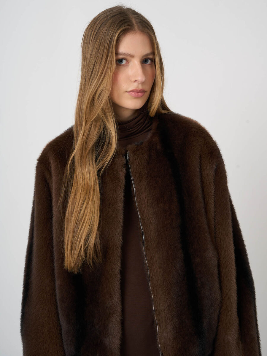 Weiche Faux-Fur-Jacke mit Rundhalsausschnitt image number 7