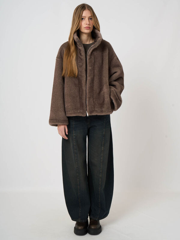 Omkeerbaar faux-mink jack met opstaande kraag image number 9