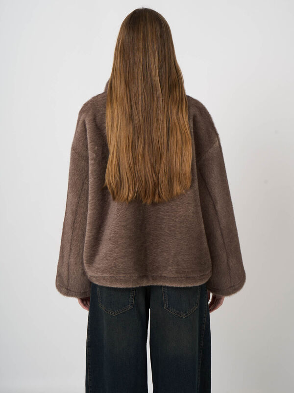 Omkeerbaar faux-mink jack met opstaande kraag image number 10