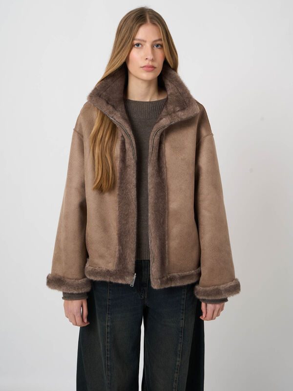Omkeerbaar faux-mink jack met opstaande kraag image number 7