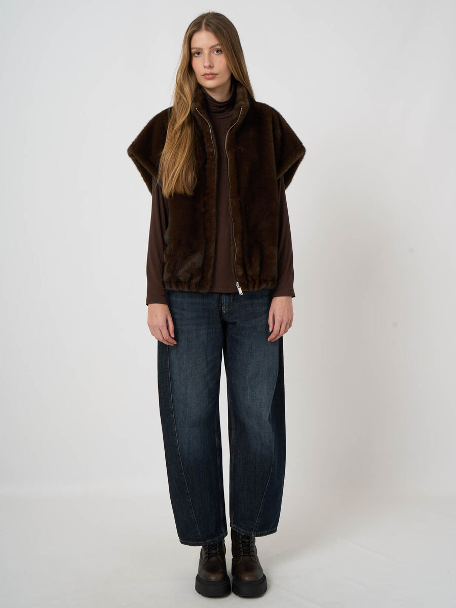 Wendbare Faux-Mink-Weste mit Stehkragen image number 10