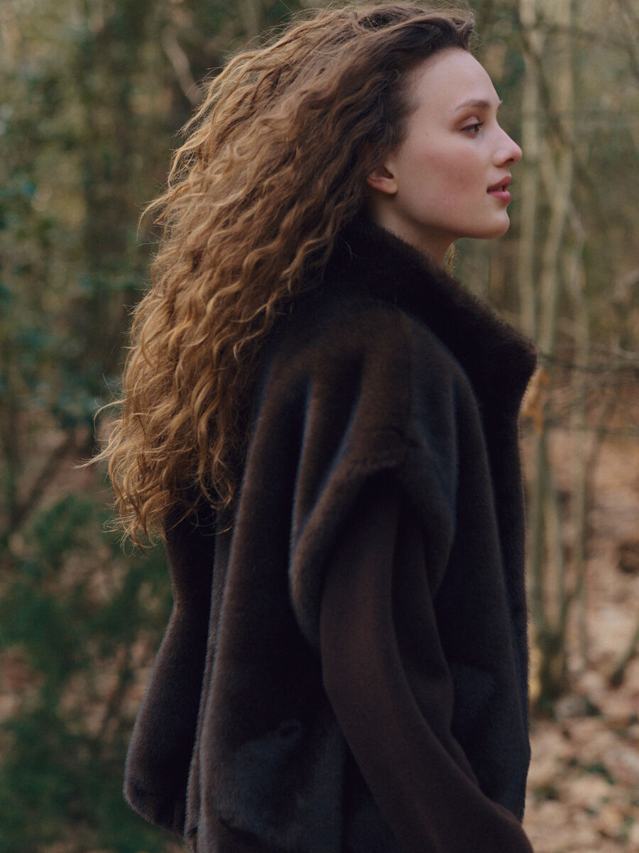 Wendbare Faux-Mink-Weste mit Stehkragen image number 1