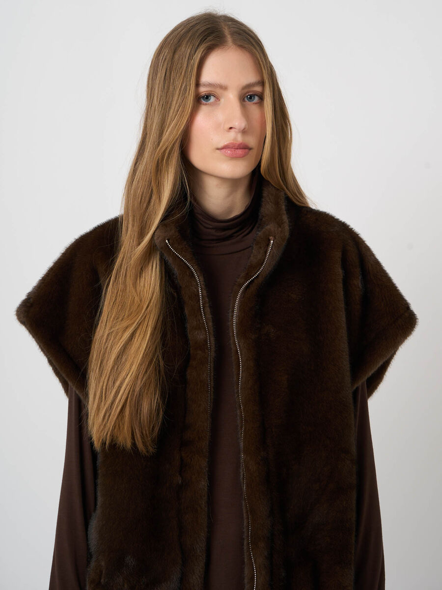 Wendbare Faux-Mink-Weste mit Stehkragen image number 7