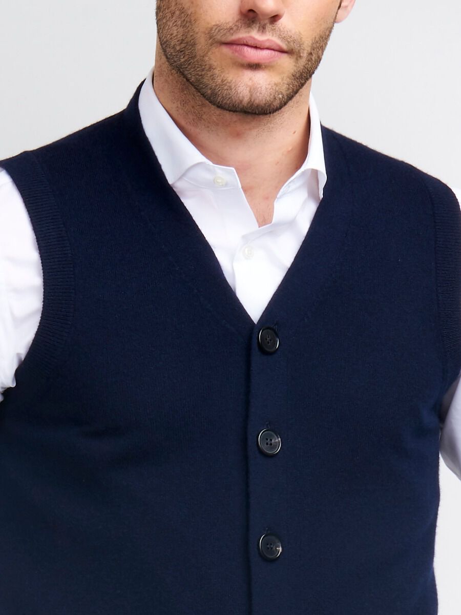 Strickweste mit Knöpfen image number 2