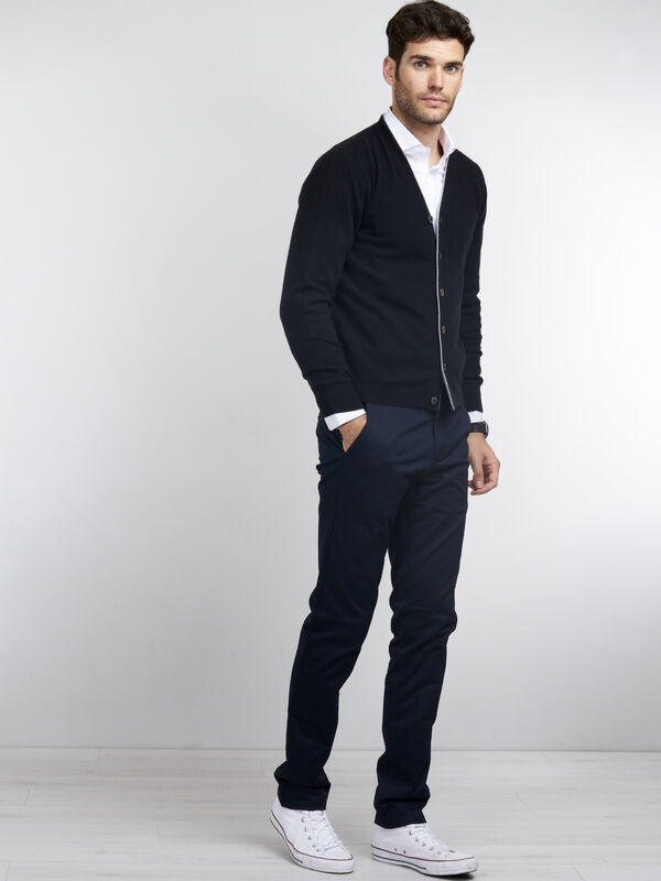 Men's cashmere V-neck cardigan image number 3
