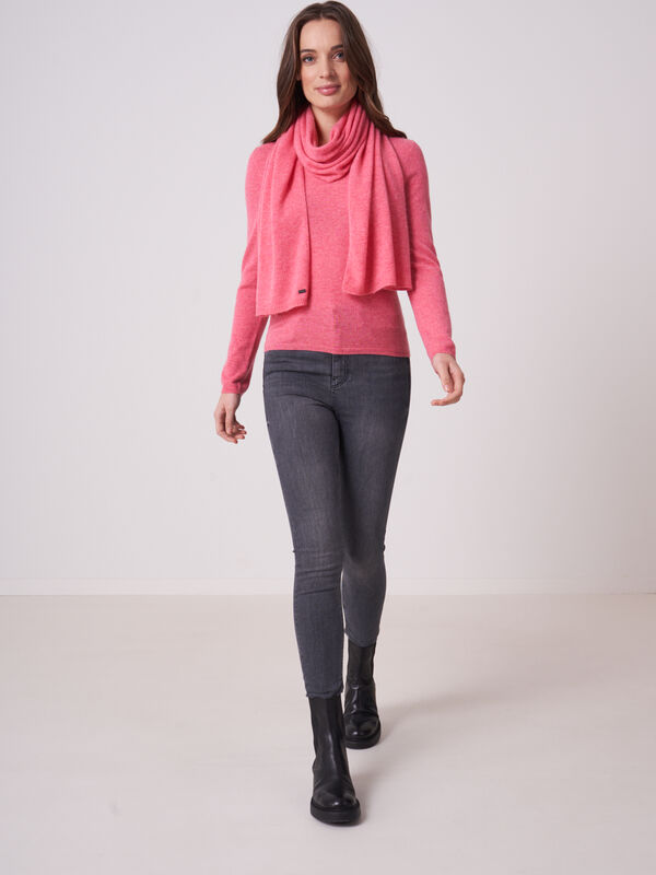 Basic fine knit organic cashmere V-neck sweater image number 3