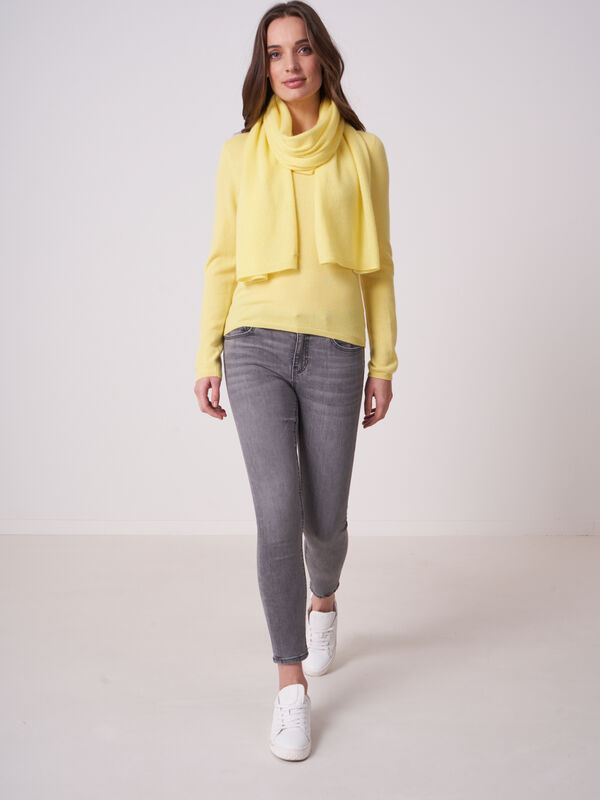 Basic Feinstrick-Pullover aus organischem Kaschmir mit V-Ausschnitt image number 3