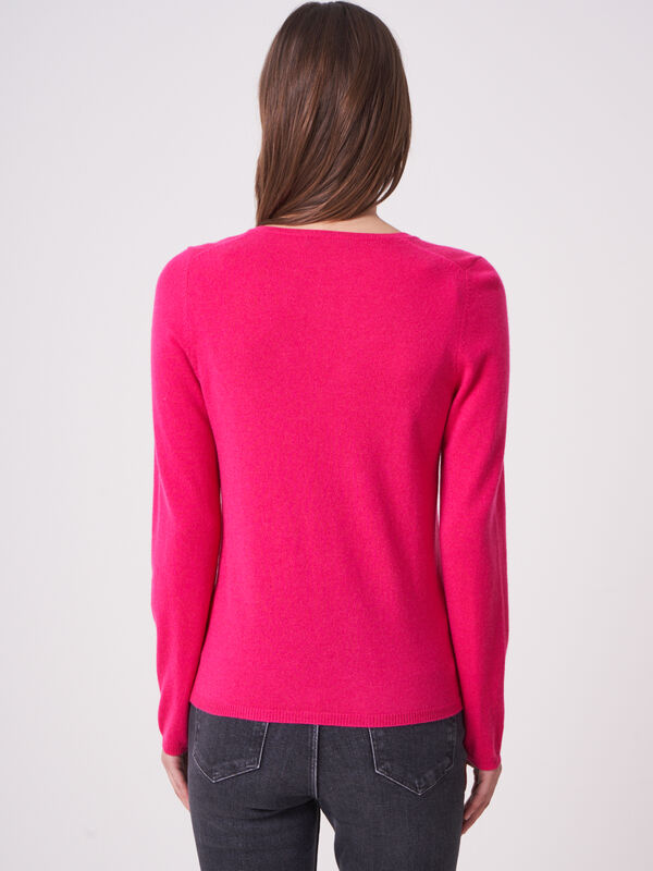 Basic Feinstrick-Pullover aus organischem Kaschmir mit V-Ausschnitt image number 1