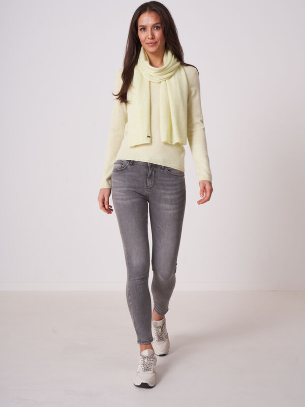 Basic fine knit organic cashmere V-neck sweater image number 3