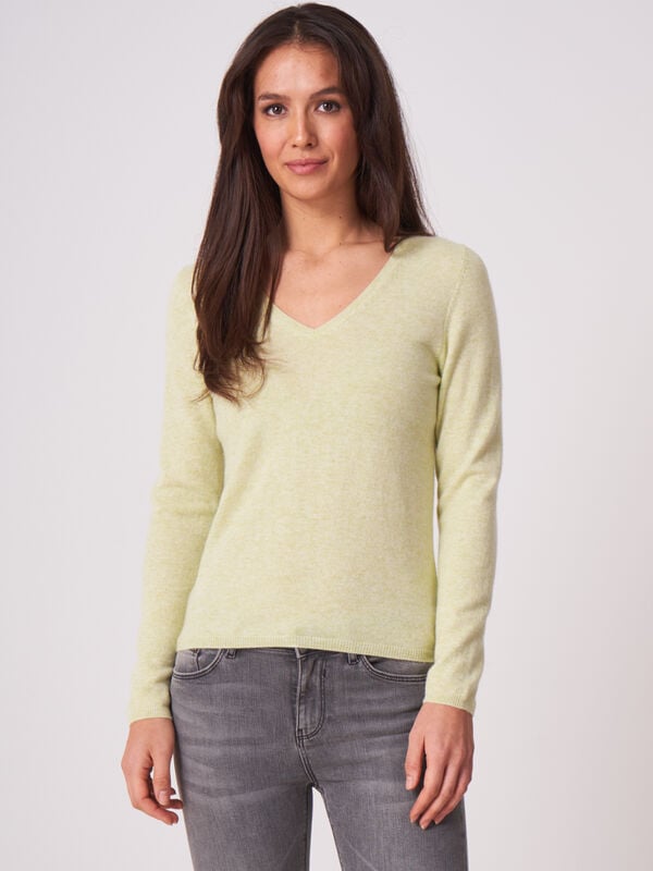 Basic fine knit organic cashmere V-neck sweater image number 0