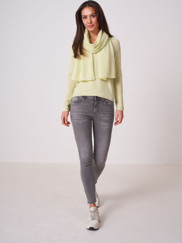 Basic fine knit organic cashmere V-neck sweater image number 3