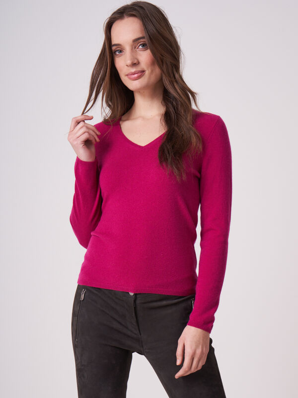 Basic Feinstrick-Pullover aus organischem Kaschmir mit V-Ausschnitt image number 0