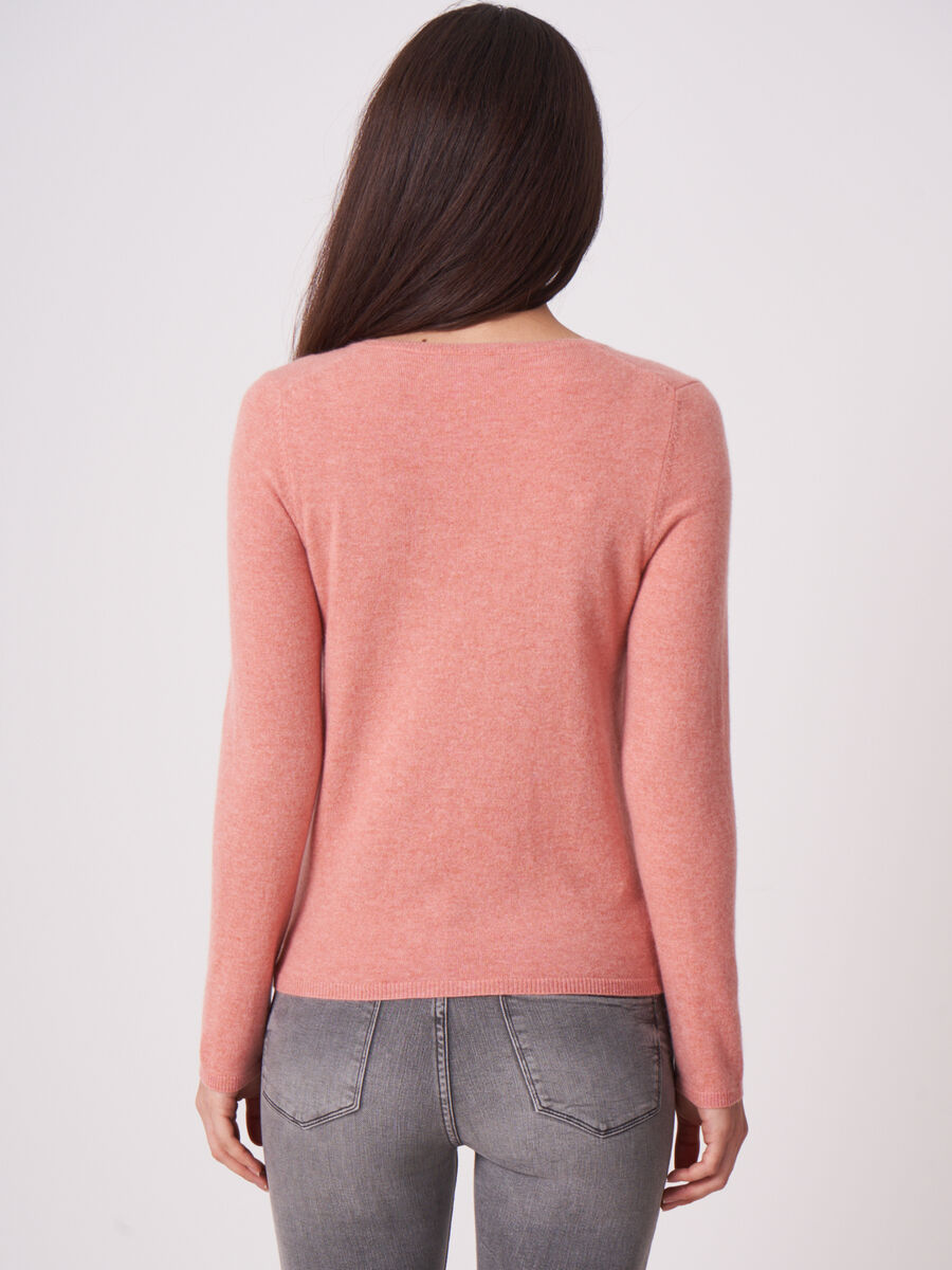 Basic Feinstrick-Pullover aus organischem Kaschmir mit V-Ausschnitt image number 1