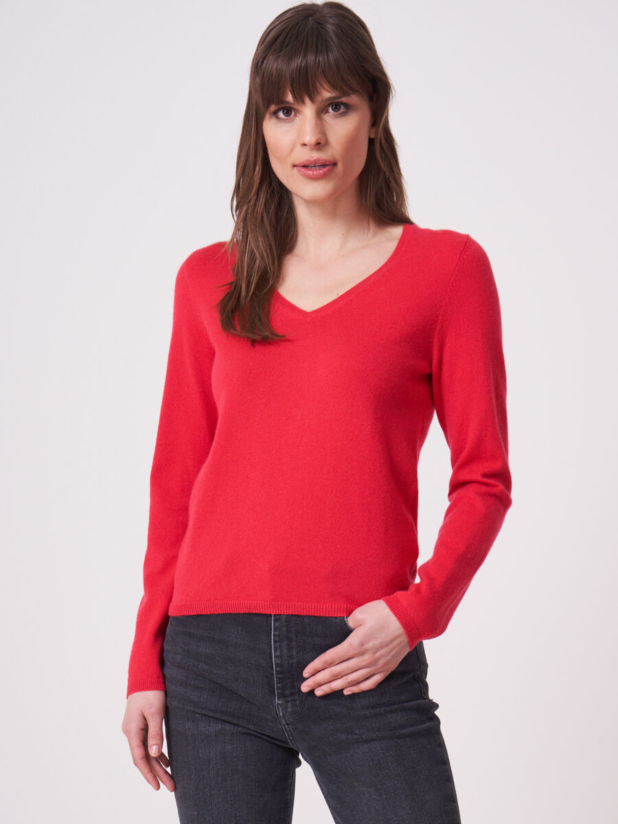Basic fine knit organic cashmere V-neck sweater image number 0