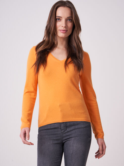 Basic Feinstrick-Pullover aus organischem Kaschmir mit V-Ausschnitt