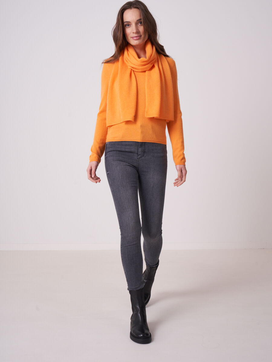 Basic Feinstrick-Pullover aus organischem Kaschmir mit V-Ausschnitt image number 3