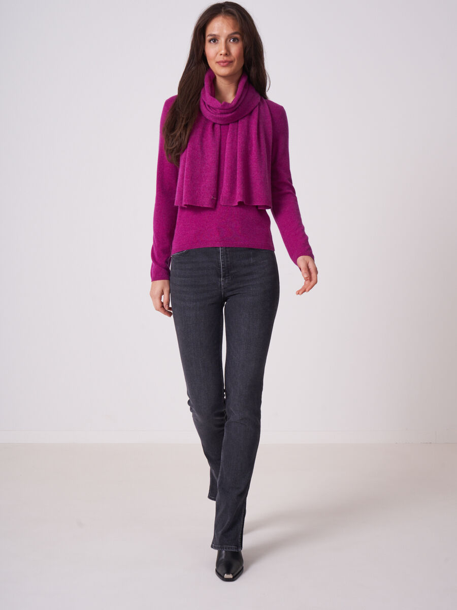 Basic Feinstrick-Pullover aus organischem Kaschmir mit V-Ausschnitt image number 3