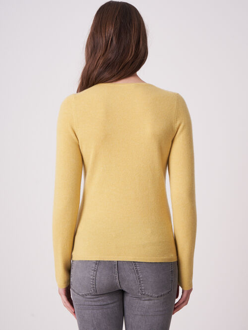 Basic Feinstrick-Pullover aus organischem Kaschmir mit V-Ausschnitt