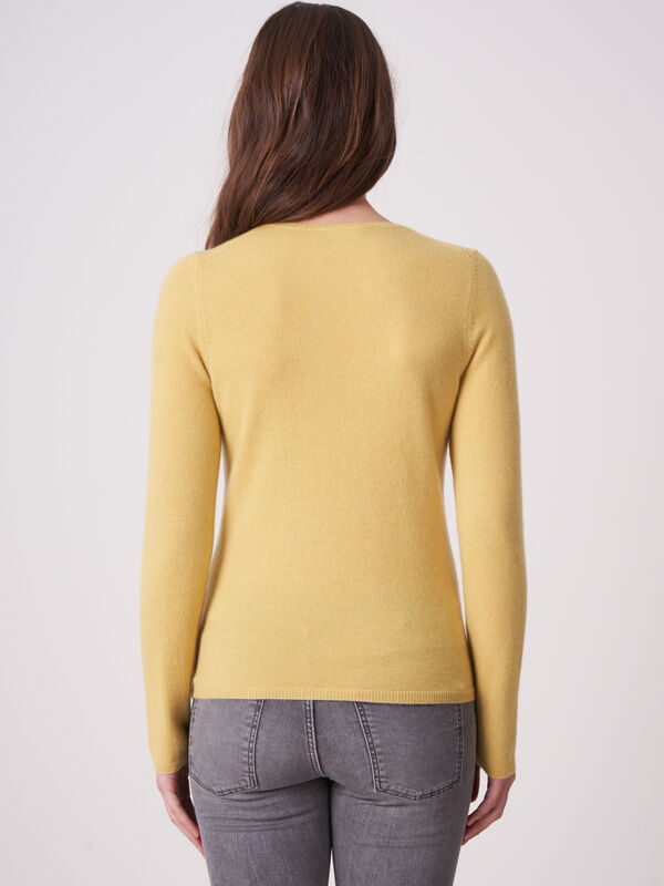 Basic Feinstrick-Pullover aus organischem Kaschmir mit V-Ausschnitt image number 1