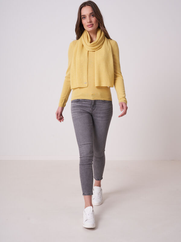 Basic Feinstrick-Pullover aus organischem Kaschmir mit V-Ausschnitt image number 3