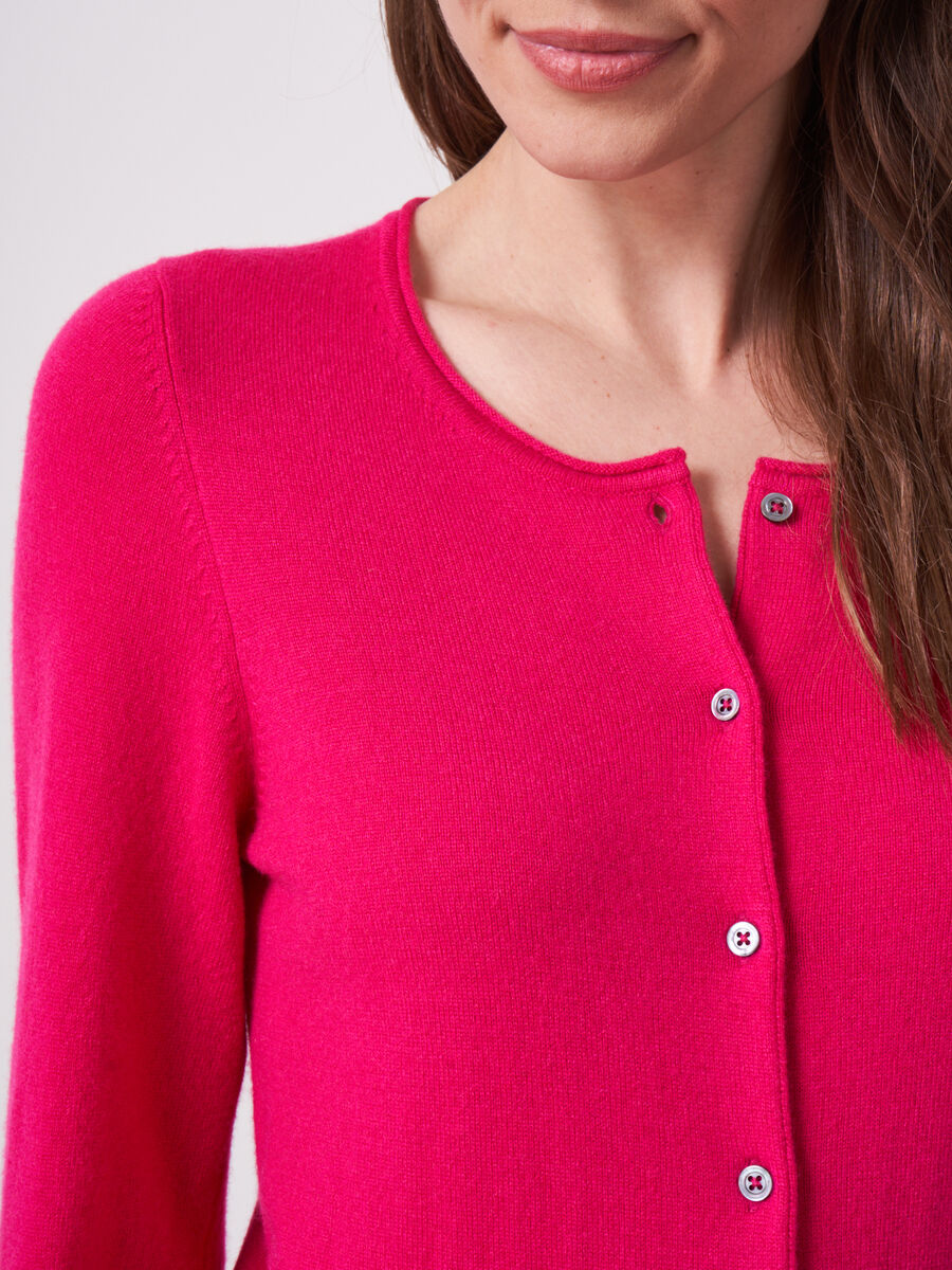 Basic fijngebreid vest met ronde hals van biologisch cashmere image number 2