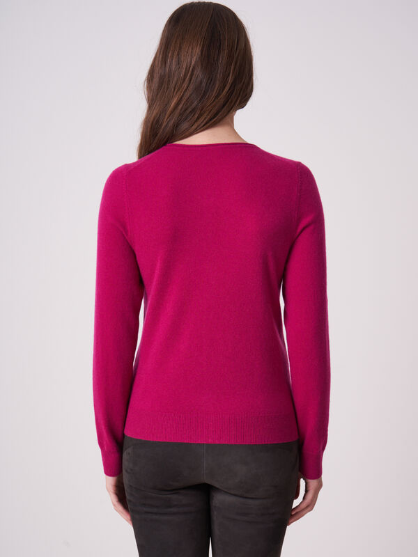 Basic Strickjacke mit Rundhalsausschnitt aus organischem Kaschmir image number 1