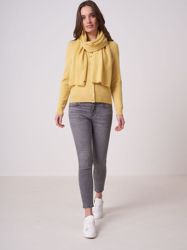 Basic Strickjacke mit Rundhalsausschnitt aus organischem Kaschmir image number 3