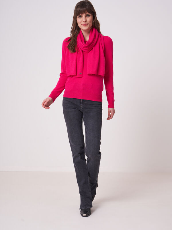 Basic fine knit organic cashmere boat neck sweater image number 3