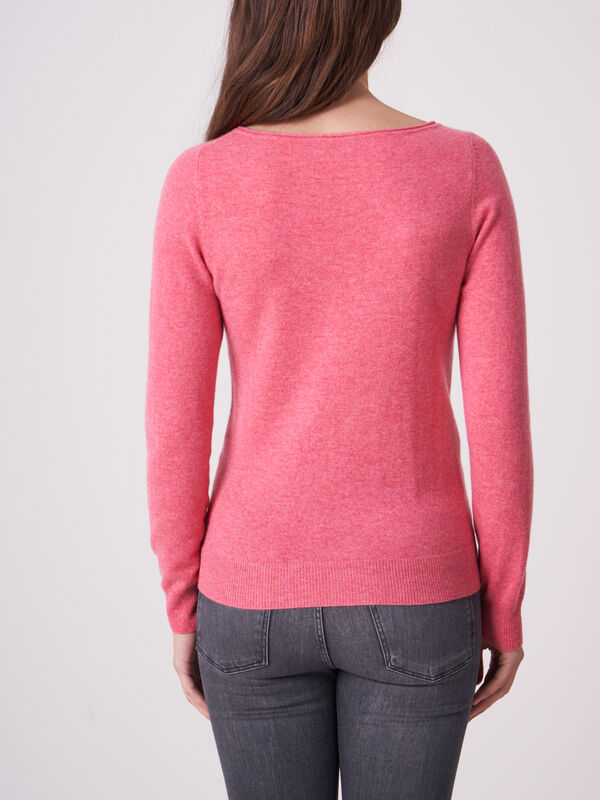 Basic fijngebreide boothals trui van biologisch cashmere image number 1