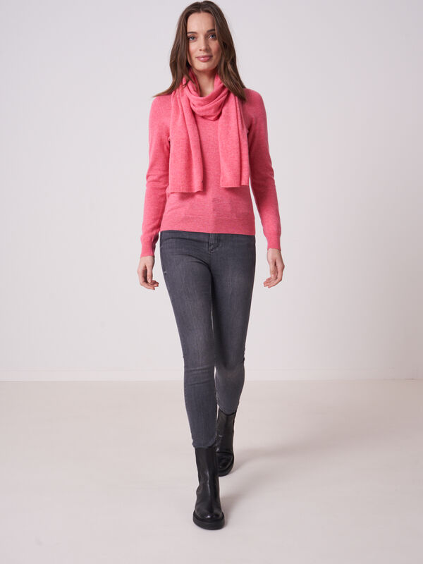 Basic fijngebreide boothals trui van biologisch cashmere image number 3