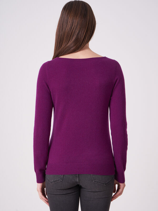 Basic Pullover mit U-Boot-Ausschnitt aus organischem Kaschmir image number 1