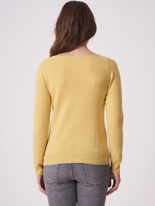 Basic Pullover mit U-Boot-Ausschnitt aus organischem Kaschmir