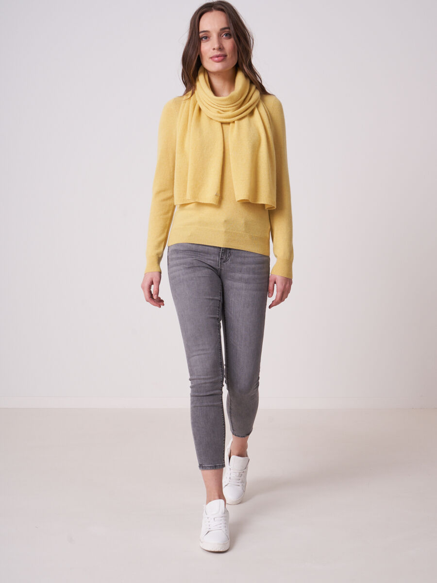 Basic Pullover mit U-Boot-Ausschnitt aus organischem Kaschmir image number 3