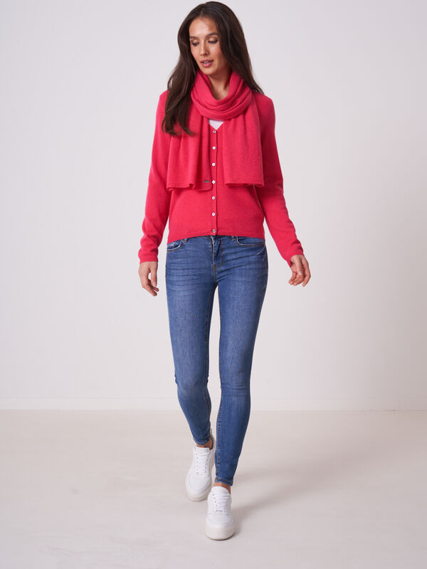 Cardigan à col V en cachemire organique image number 3