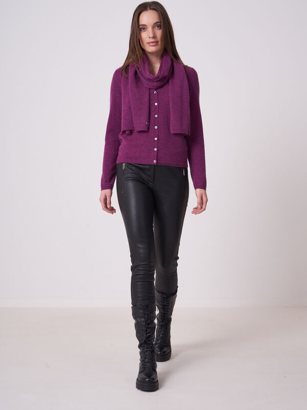 Basic Strickjacke mit V-Ausschnitt aus organischem Kaschmir image number 3