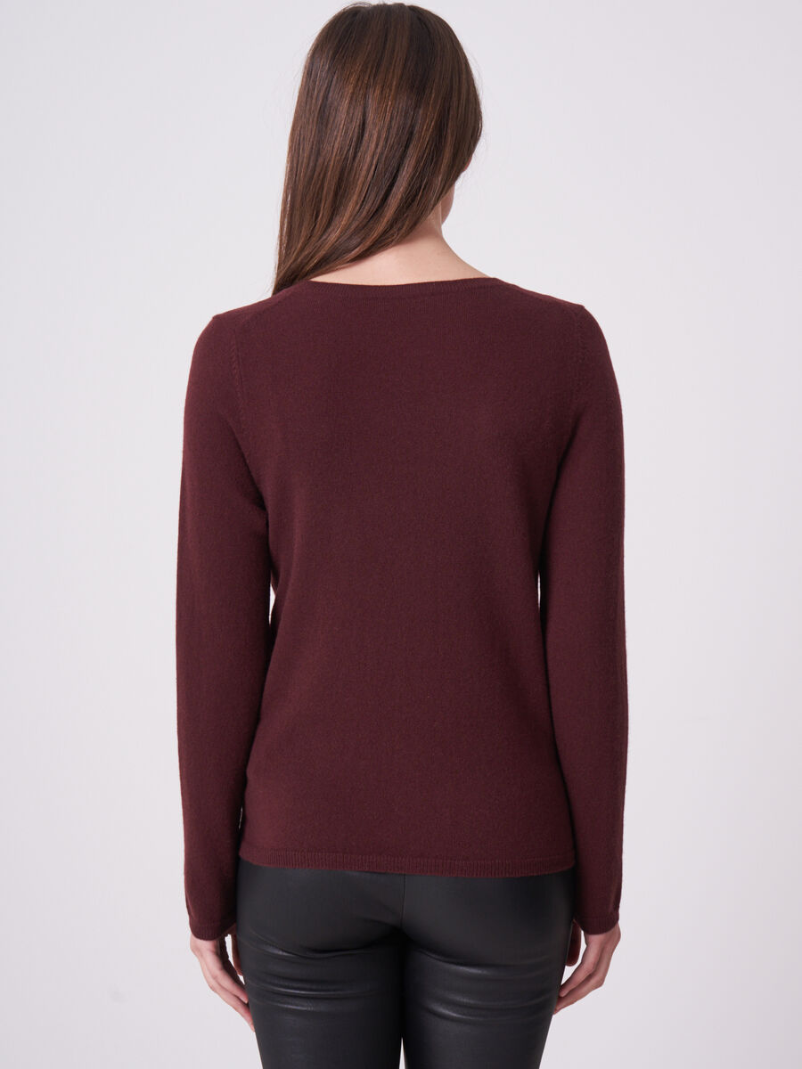 Basic fijngebreid vest met V-hals van biologisch cashmere image number 1