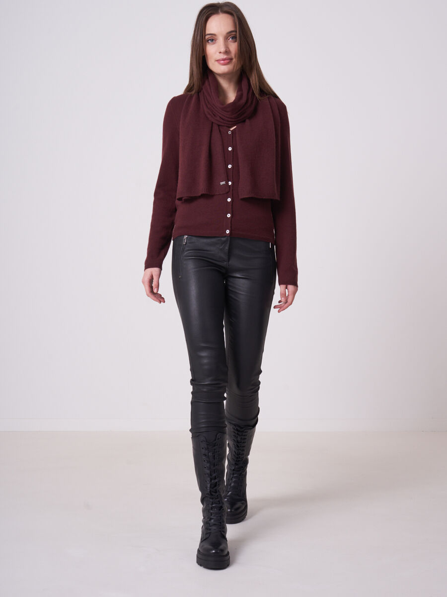 Basic fijngebreid vest met V-hals van biologisch cashmere image number 3