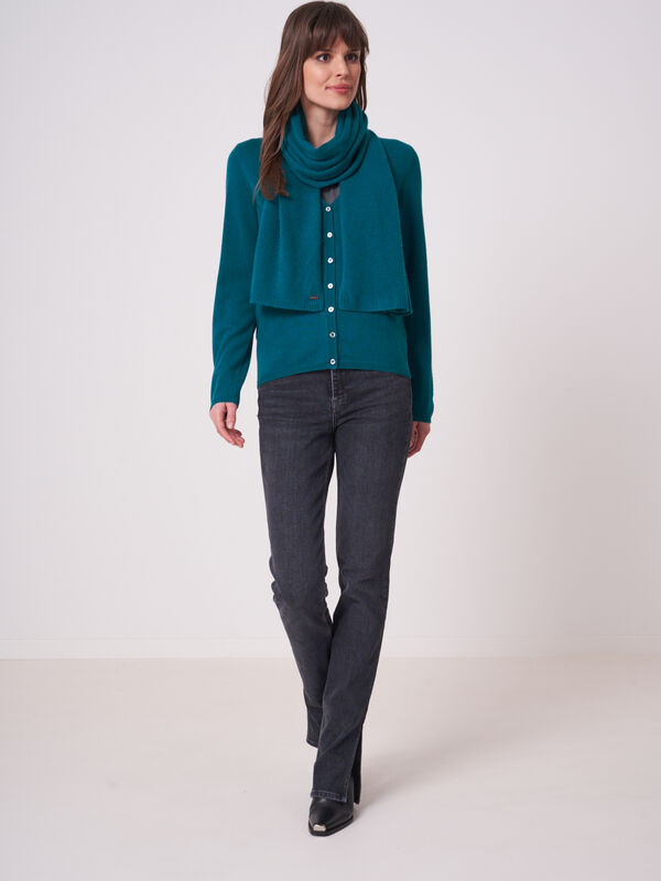 Basic fijngebreid vest met V-hals van biologisch cashmere image number 3