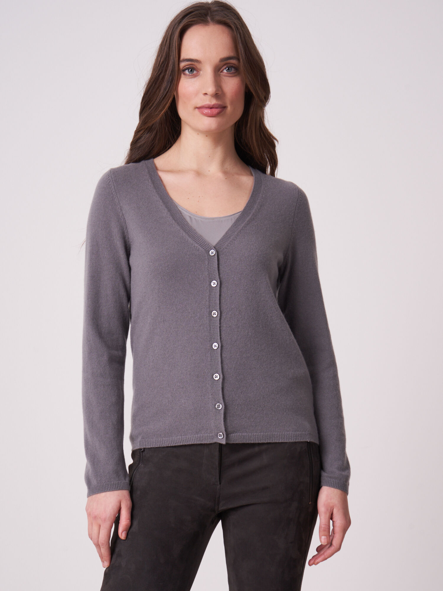 Basic fine knit organic cashmere V-neck sweater