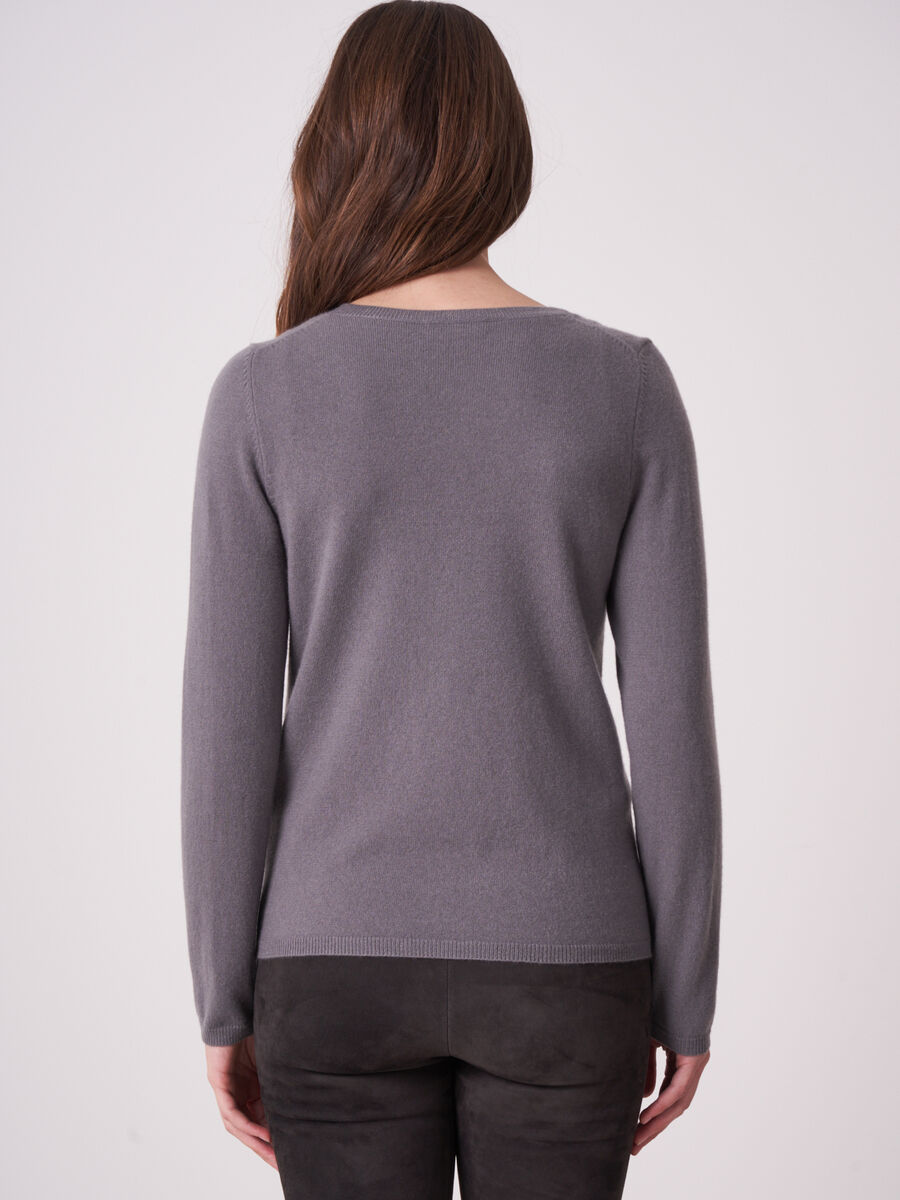Basic fine knit organic cashmere V-neck cardigan image number 1