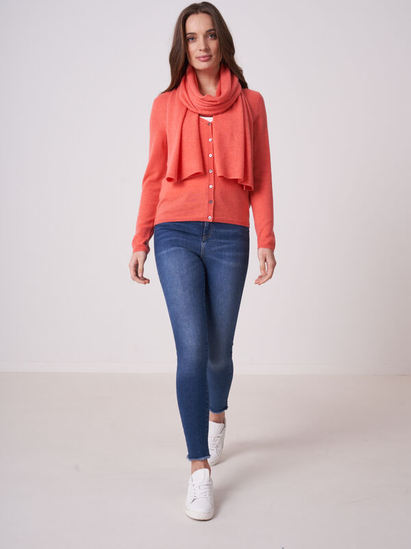 Basic fine knit organic cashmere V-neck cardigan image number 3