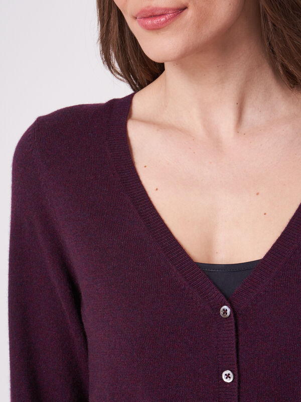 Basic fine knit organic cashmere V-neck cardigan image number 2