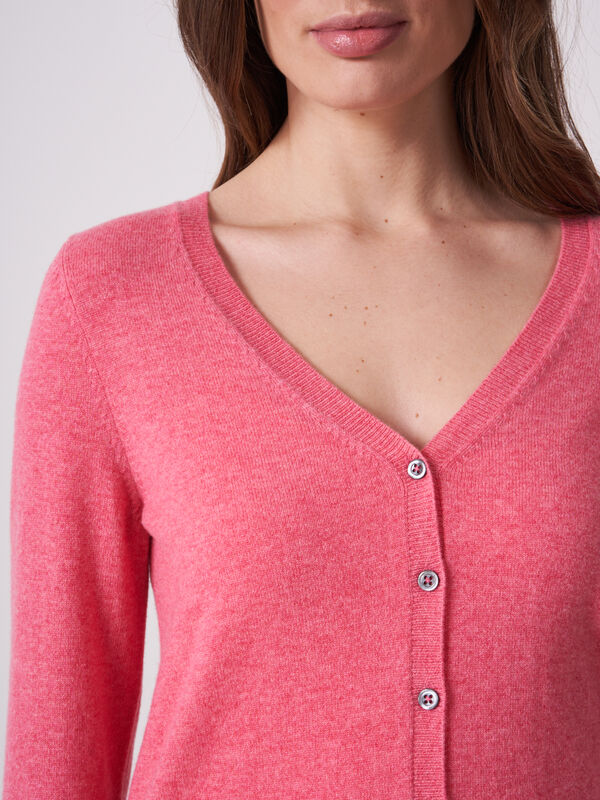 Basic fine knit organic cashmere V-neck cardigan image number 2