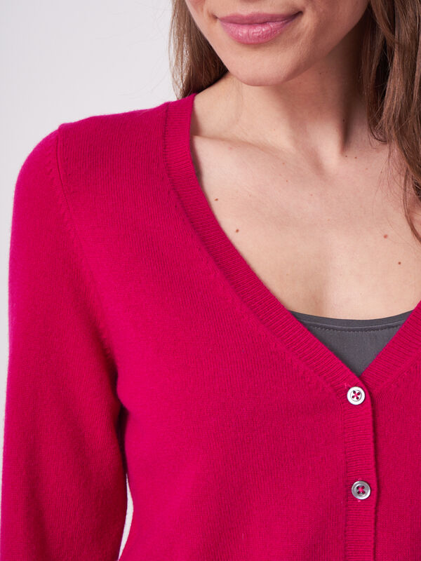 Basic fijngebreid vest met V-hals van biologisch cashmere image number 2